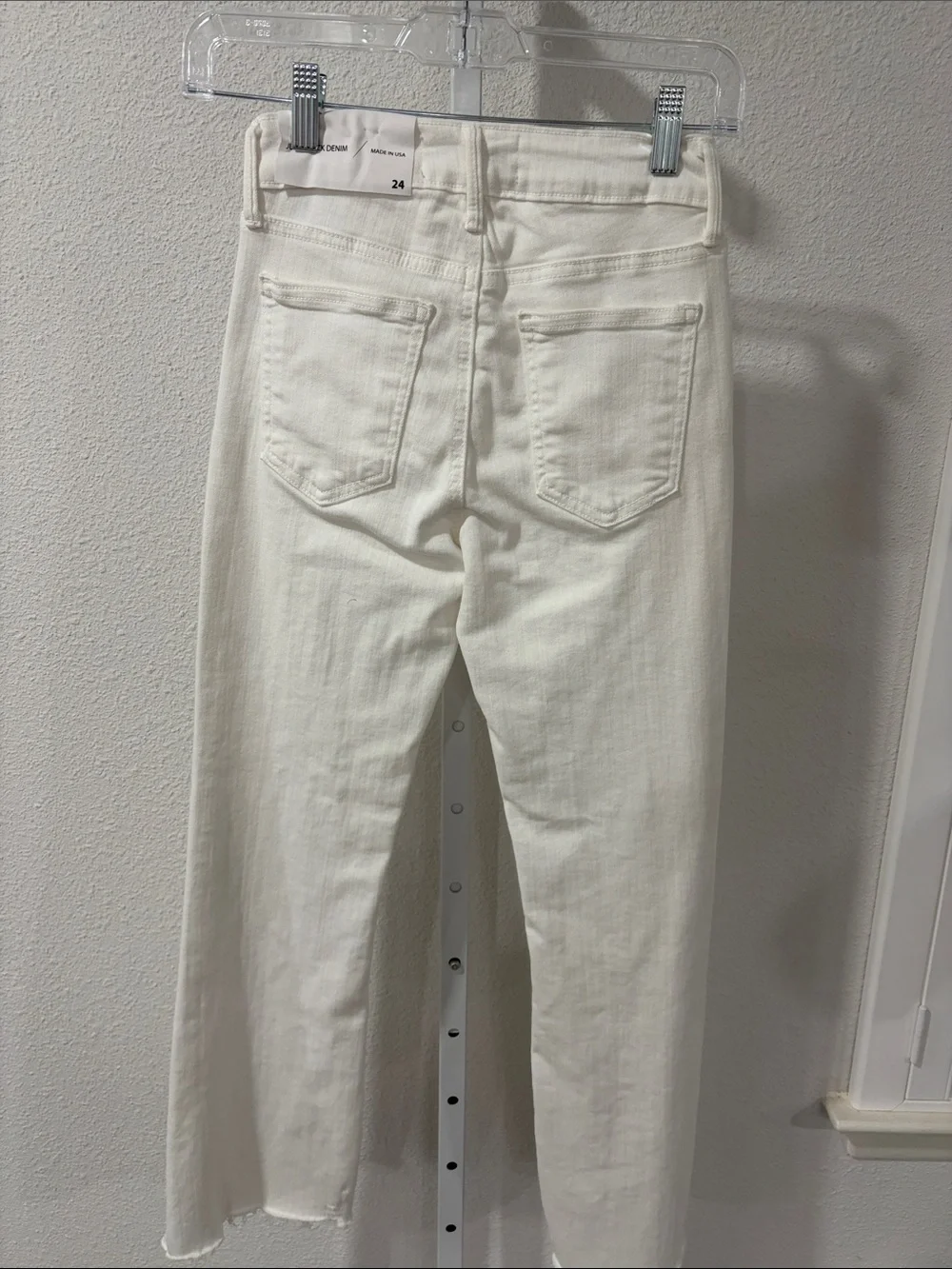 Just Black Off-White Cropped Straight-Leg Jeans